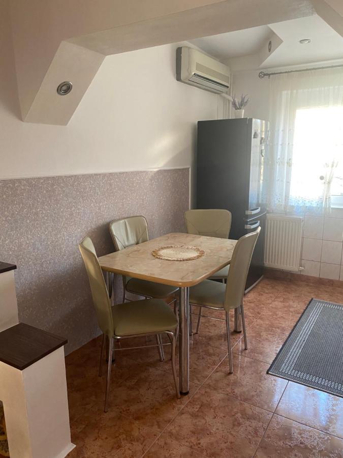 Apartament Regim Hotelier オラデア エクステリア 写真